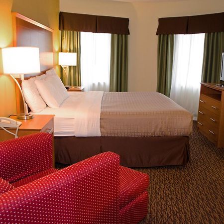 Clarion Hotel & Suites University-Shippensburg Buitenkant foto