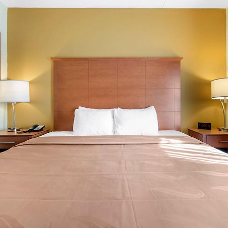 Clarion Hotel & Suites University-Shippensburg Buitenkant foto