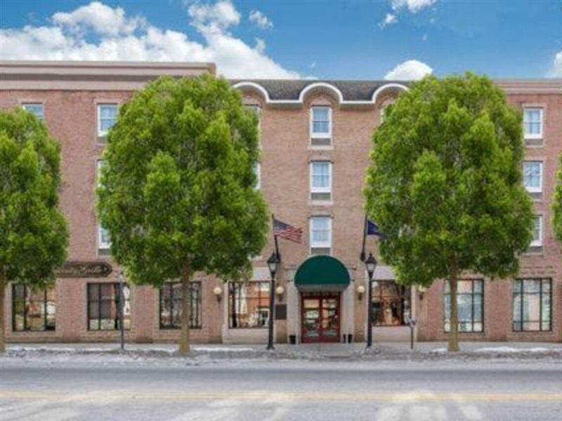 Clarion Hotel & Suites University-Shippensburg Buitenkant foto