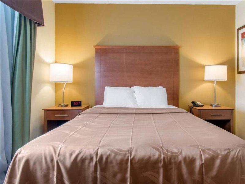Clarion Hotel & Suites University-Shippensburg Buitenkant foto