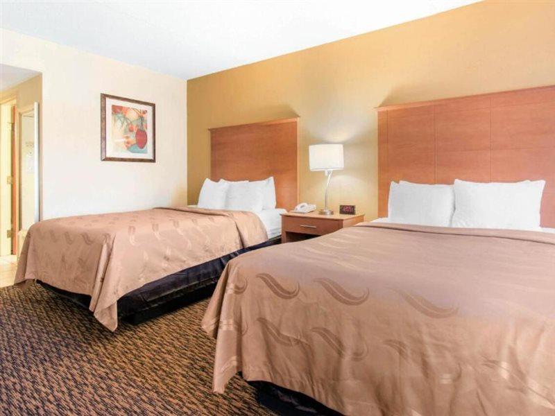 Clarion Hotel & Suites University-Shippensburg Buitenkant foto