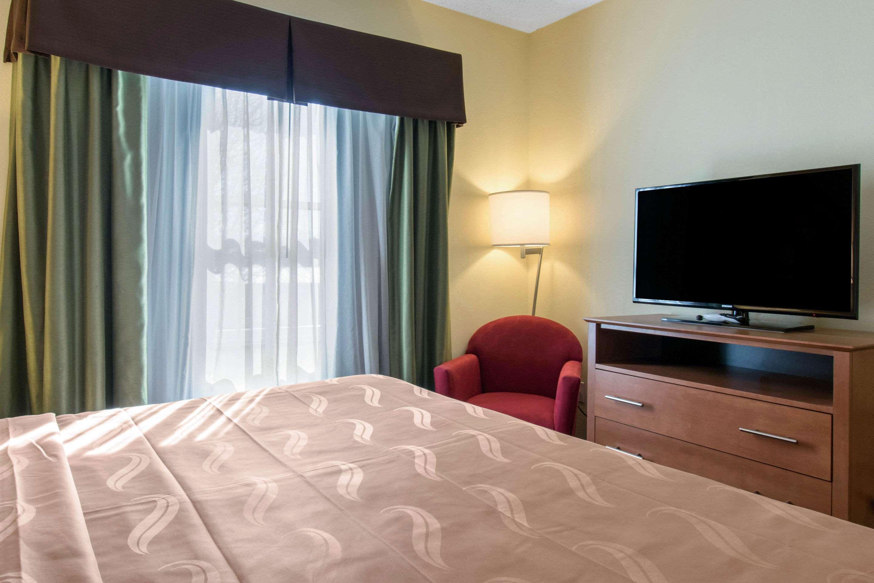 Clarion Hotel & Suites University-Shippensburg Buitenkant foto