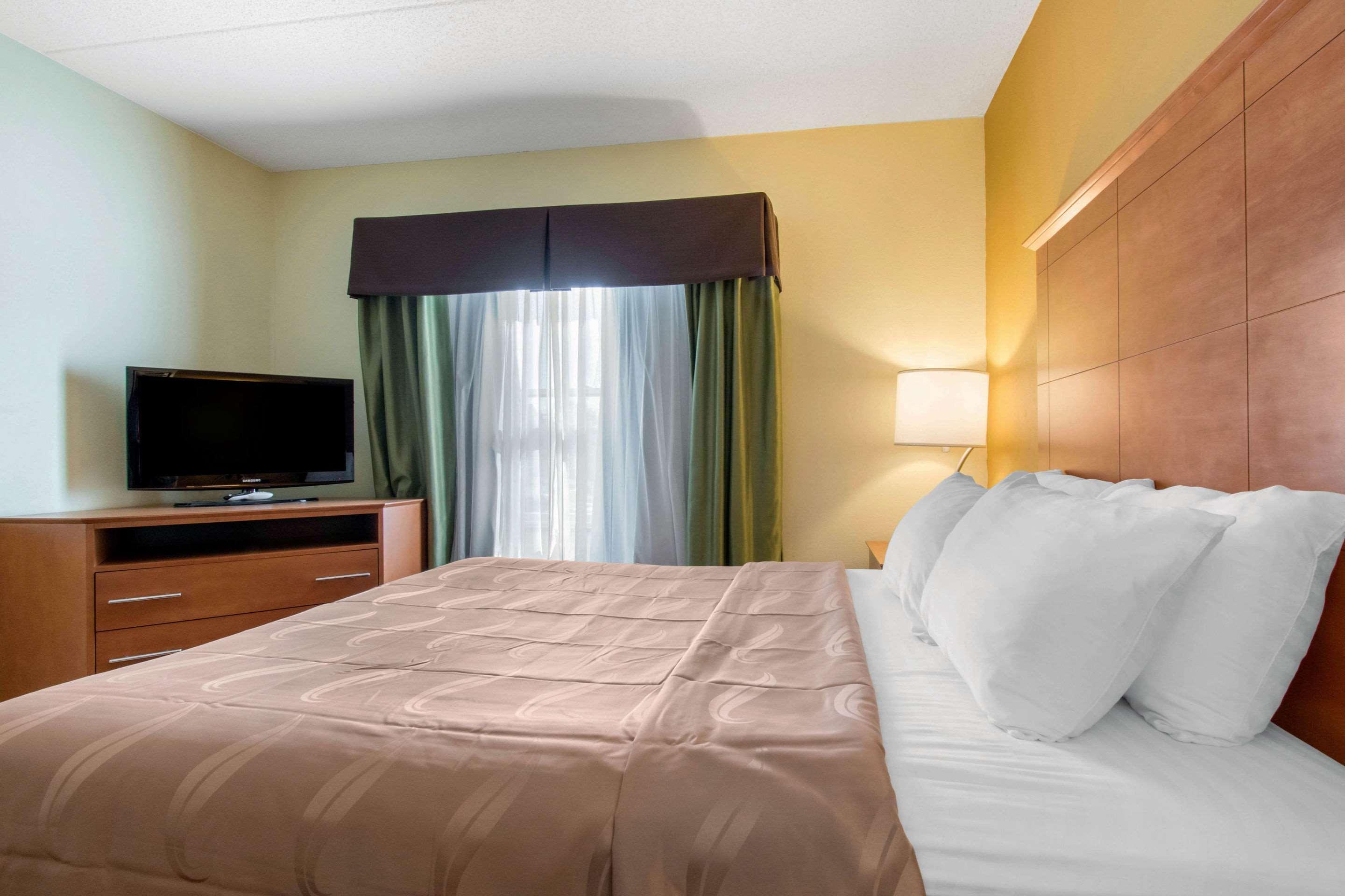 Clarion Hotel & Suites University-Shippensburg Buitenkant foto