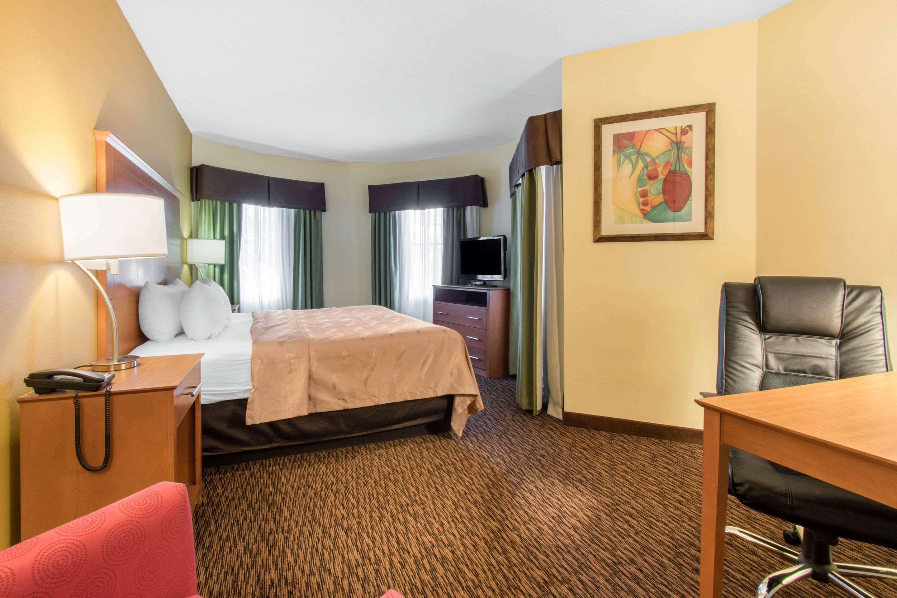 Clarion Hotel & Suites University-Shippensburg Buitenkant foto