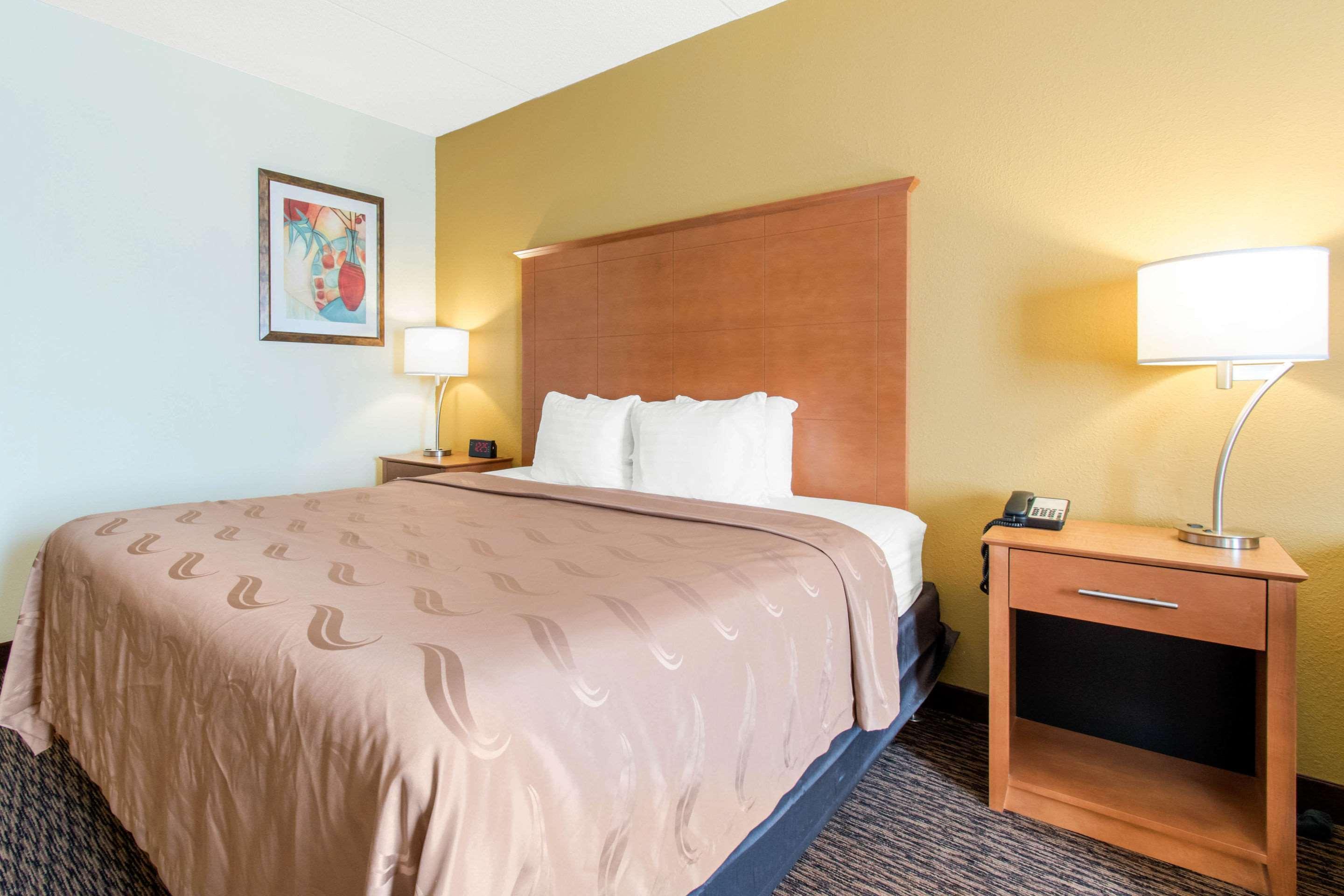 Clarion Hotel & Suites University-Shippensburg Buitenkant foto