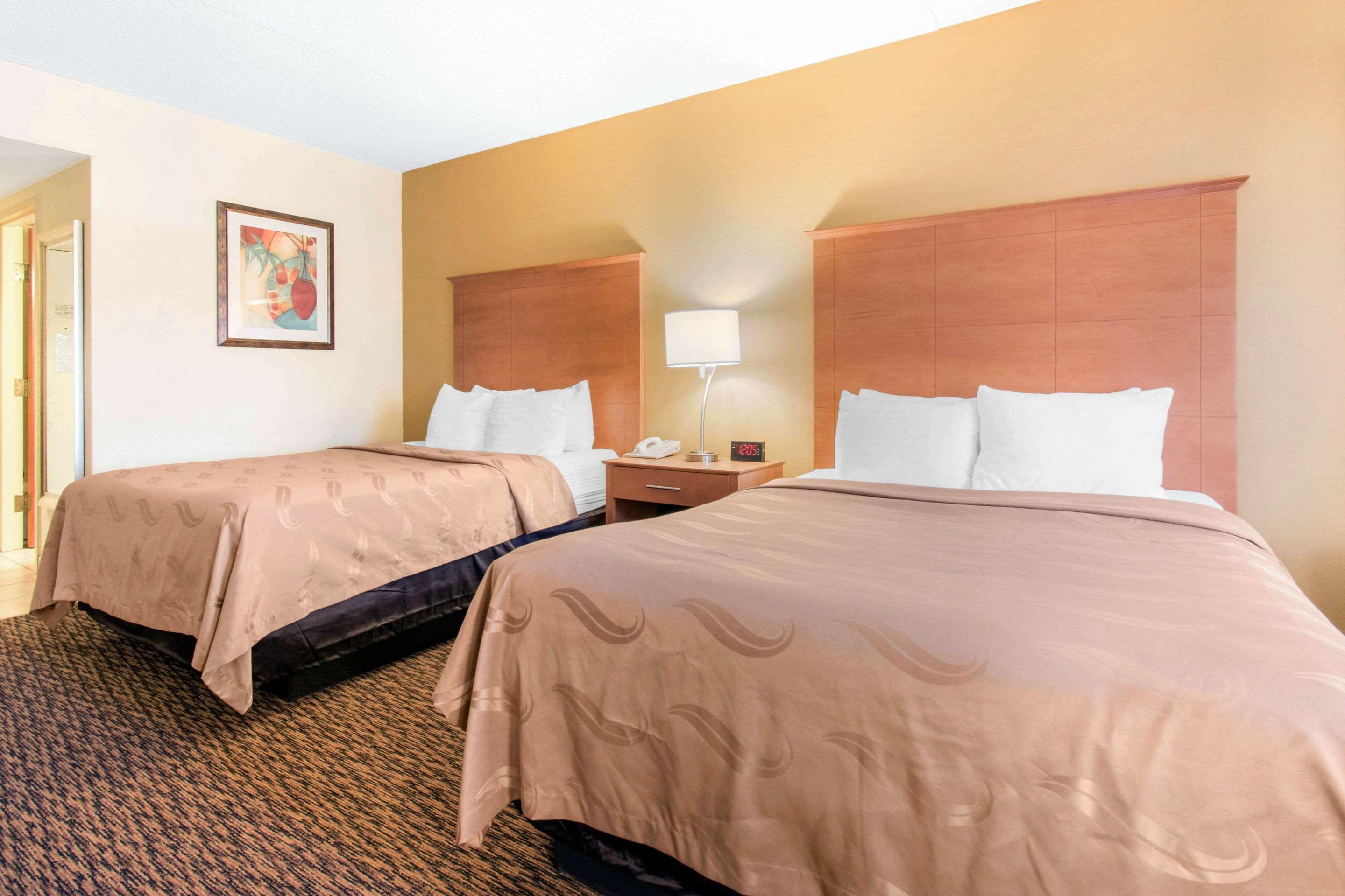 Clarion Hotel & Suites University-Shippensburg Buitenkant foto