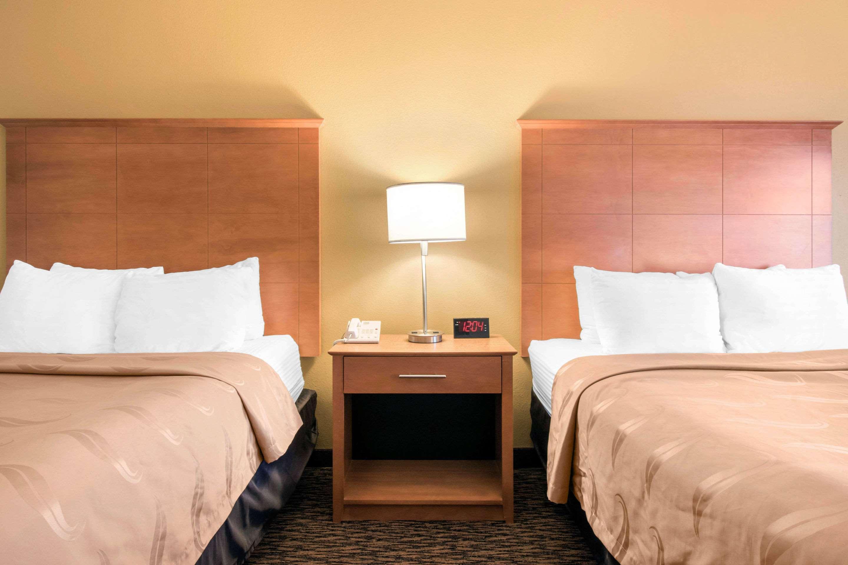 Clarion Hotel & Suites University-Shippensburg Buitenkant foto