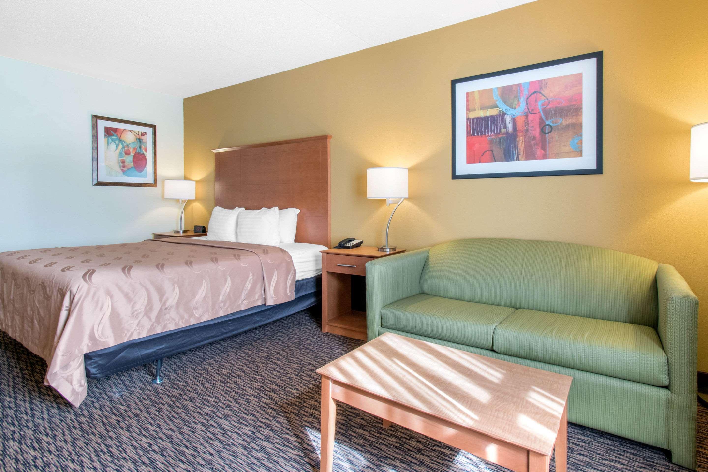 Clarion Hotel & Suites University-Shippensburg Buitenkant foto