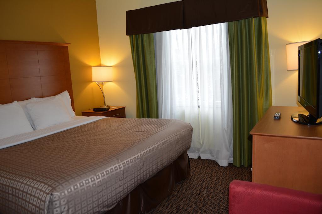 Clarion Hotel & Suites University-Shippensburg Buitenkant foto