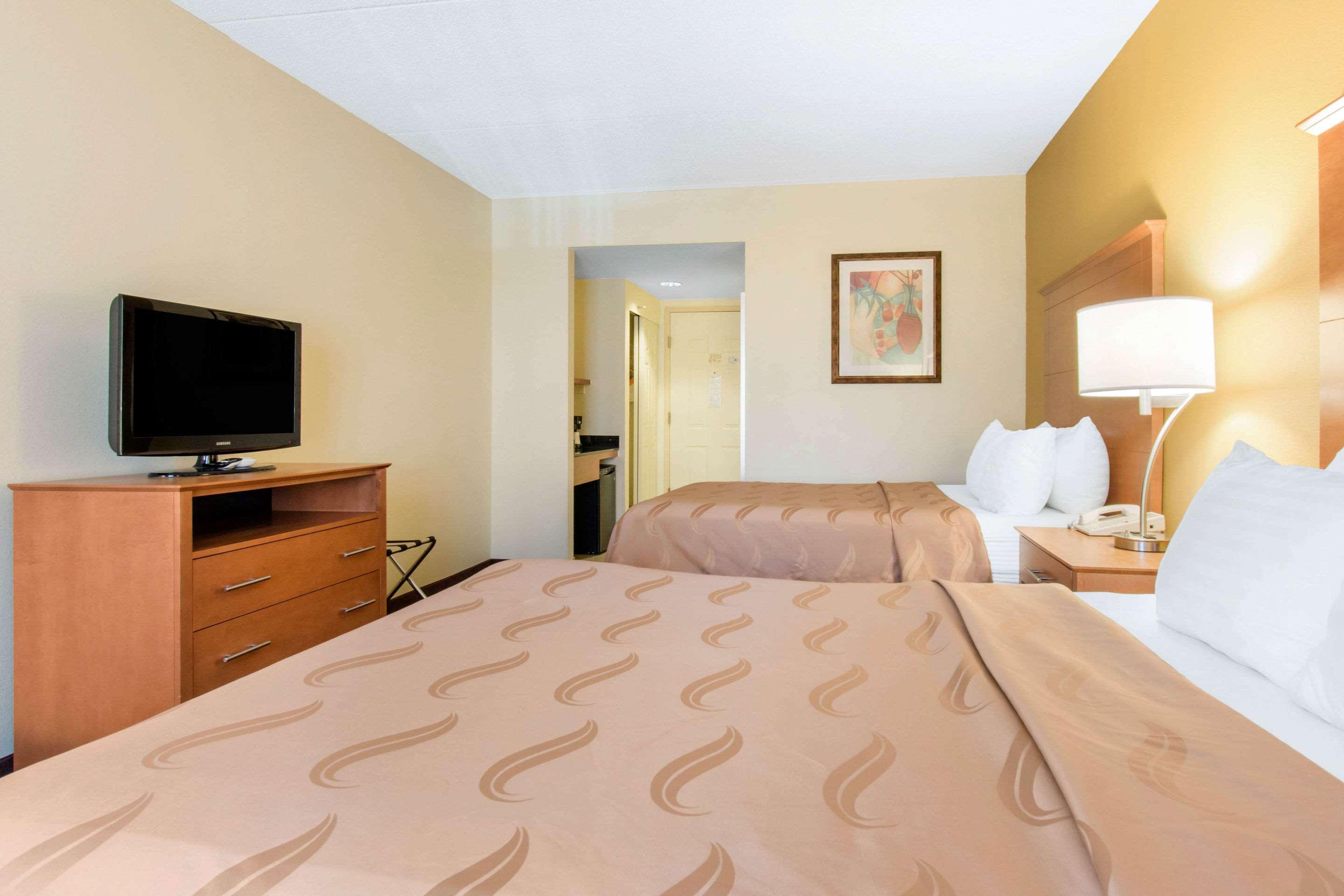 Clarion Hotel & Suites University-Shippensburg Buitenkant foto
