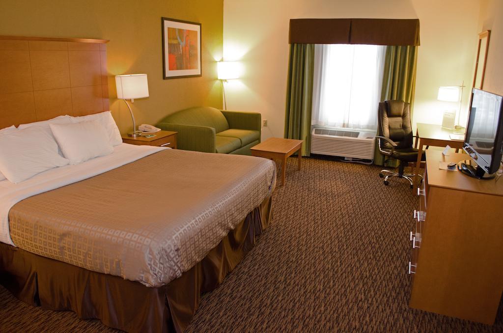 Clarion Hotel & Suites University-Shippensburg Buitenkant foto