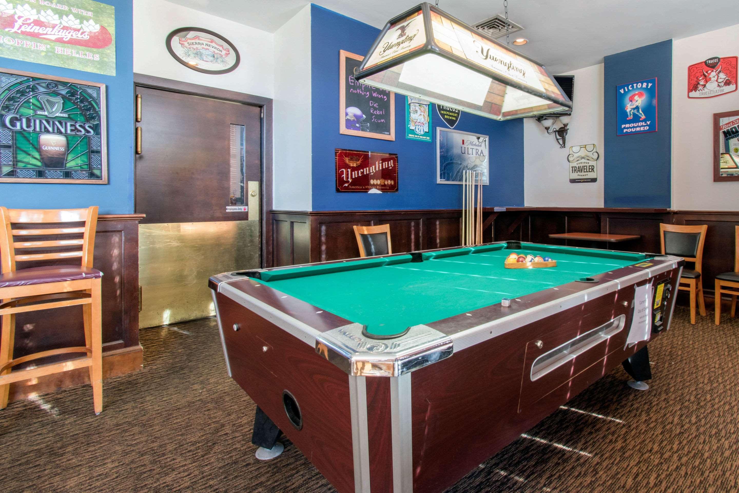 Clarion Hotel & Suites University-Shippensburg Buitenkant foto
