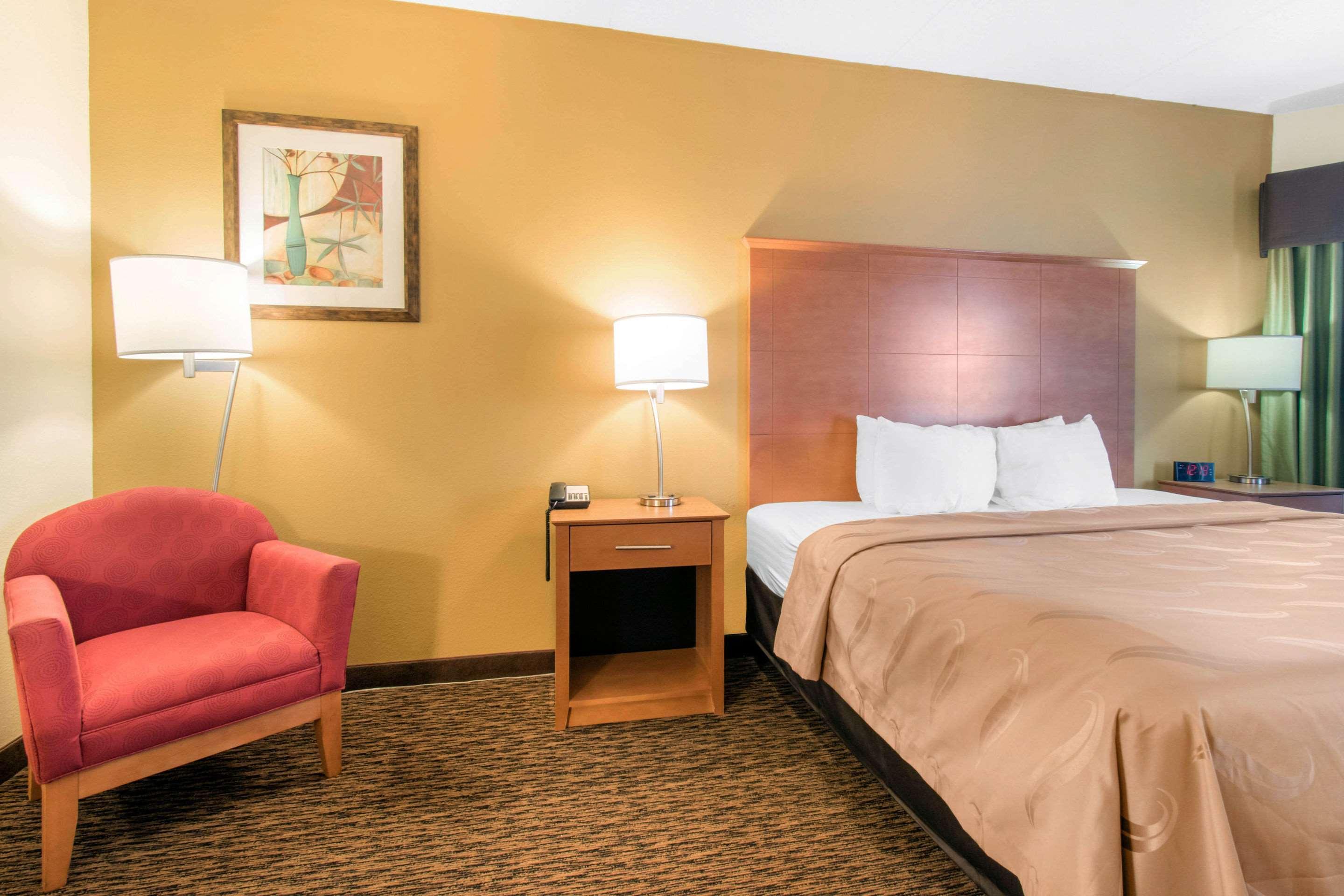 Clarion Hotel & Suites University-Shippensburg Buitenkant foto