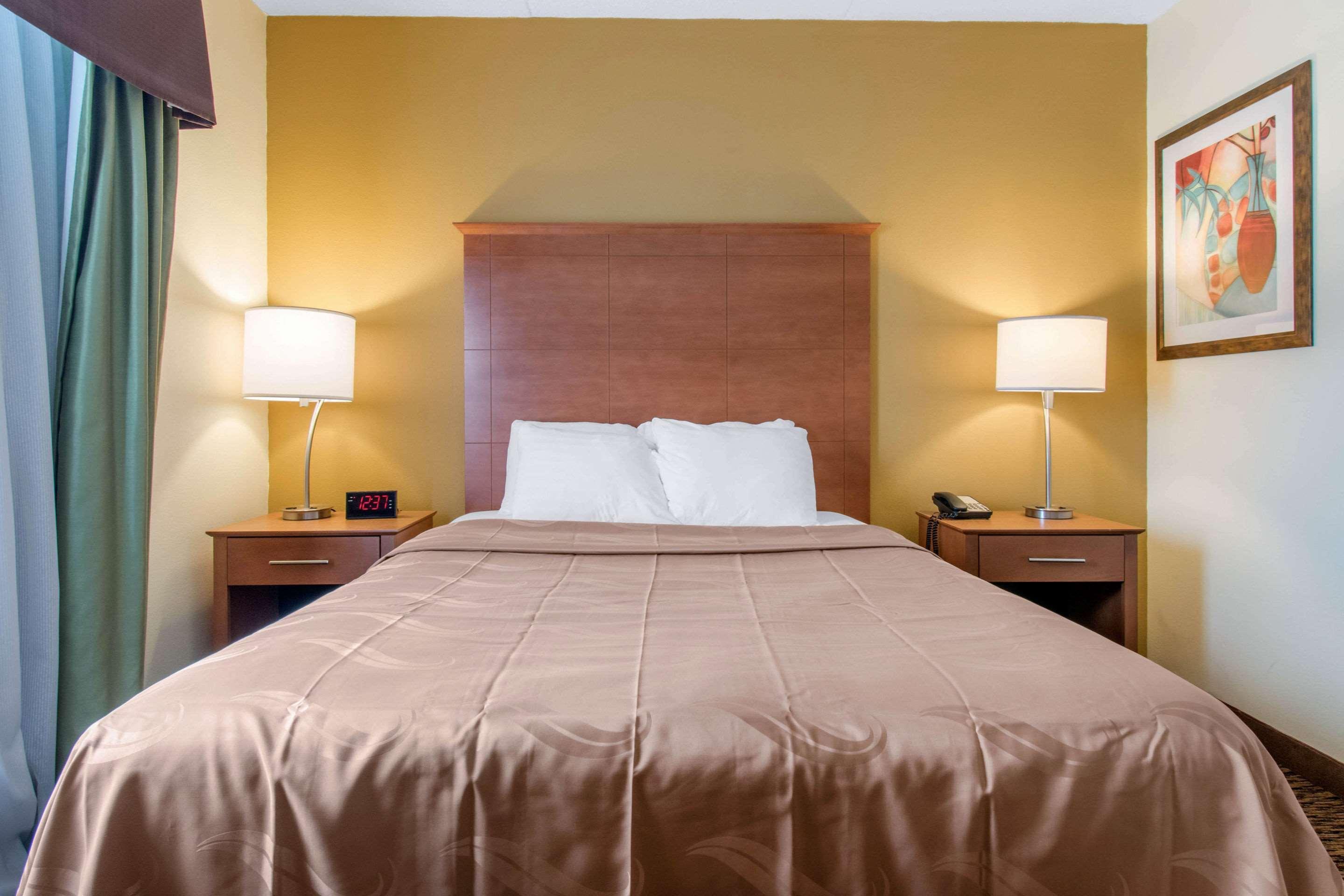 Clarion Hotel & Suites University-Shippensburg Buitenkant foto