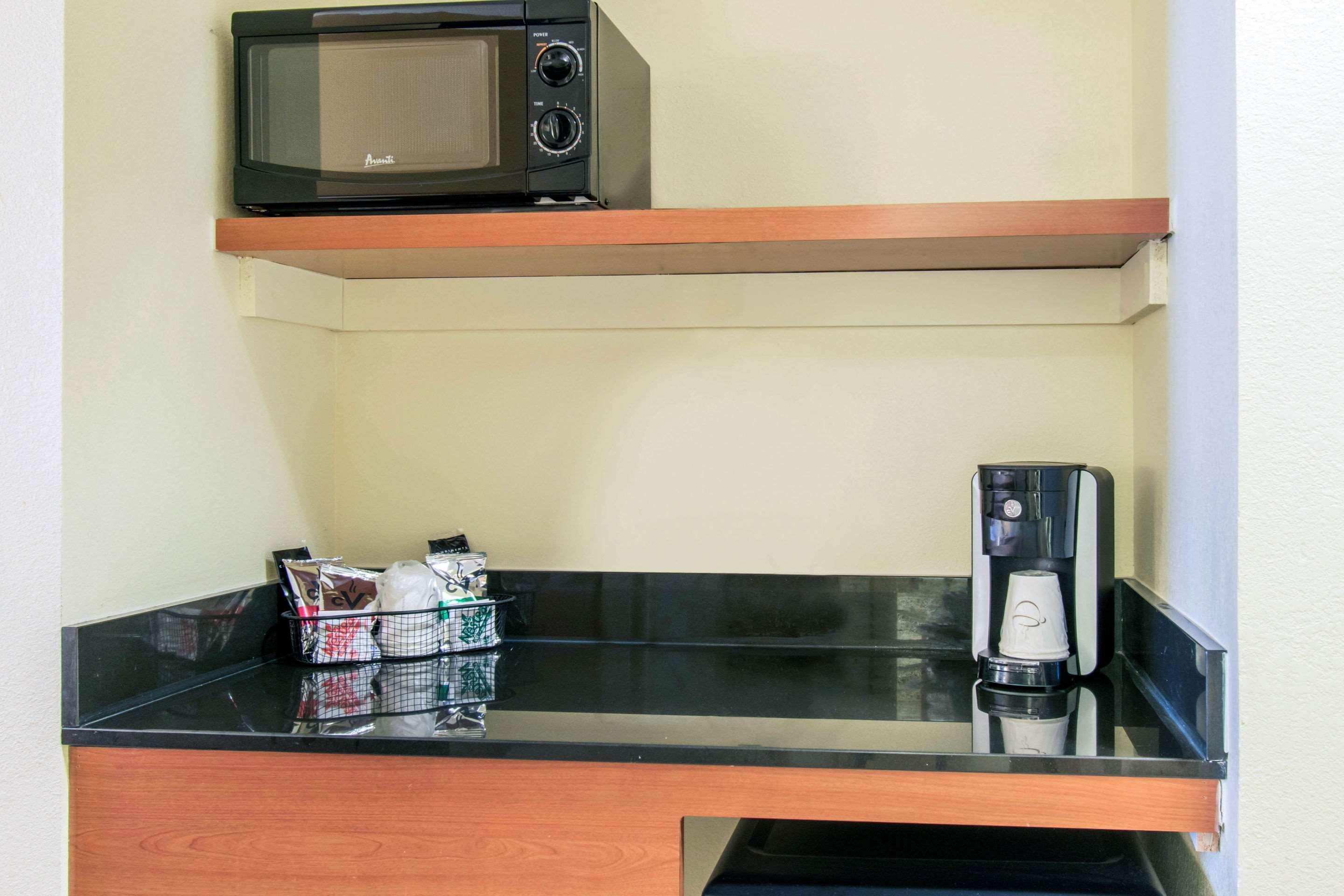 Clarion Hotel & Suites University-Shippensburg Buitenkant foto