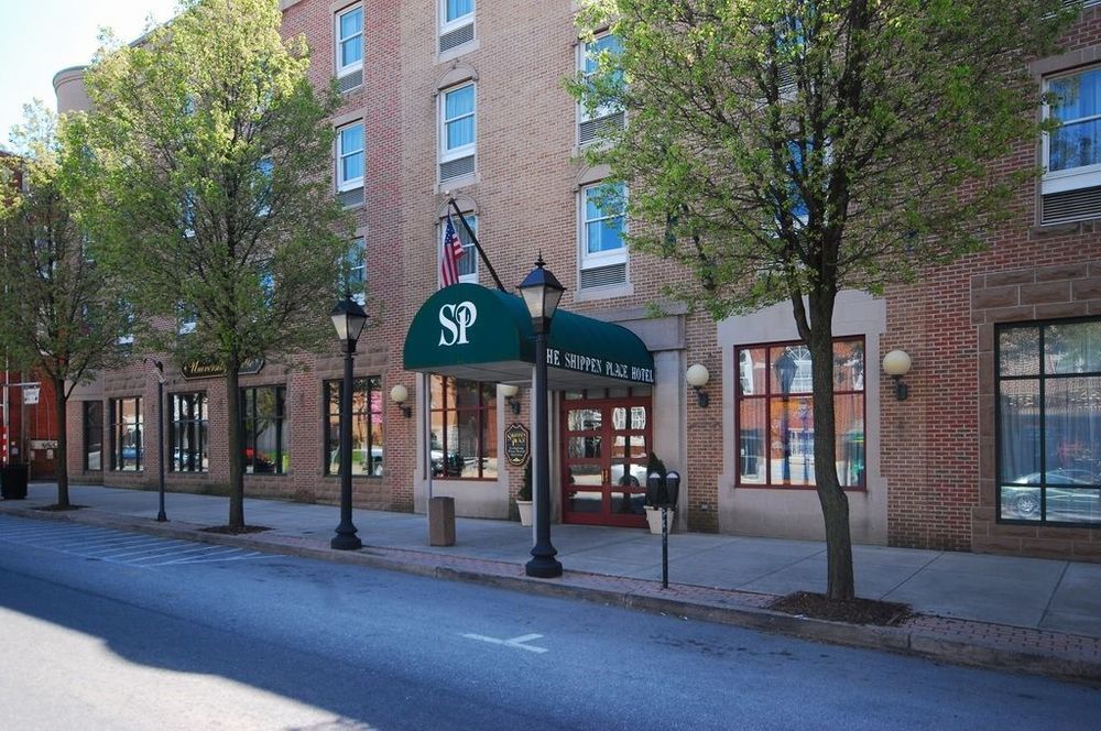 Clarion Hotel & Suites University-Shippensburg Buitenkant foto