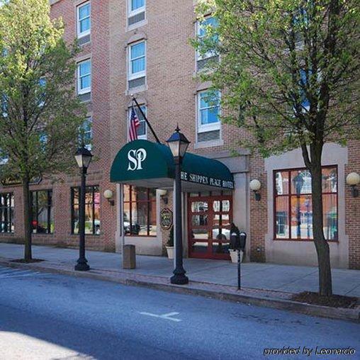 Clarion Hotel & Suites University-Shippensburg Buitenkant foto