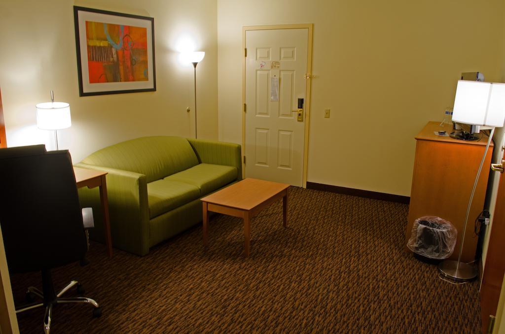 Clarion Hotel & Suites University-Shippensburg Buitenkant foto