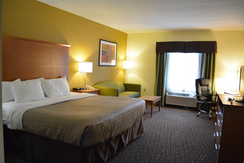 Clarion Hotel & Suites University-Shippensburg Buitenkant foto