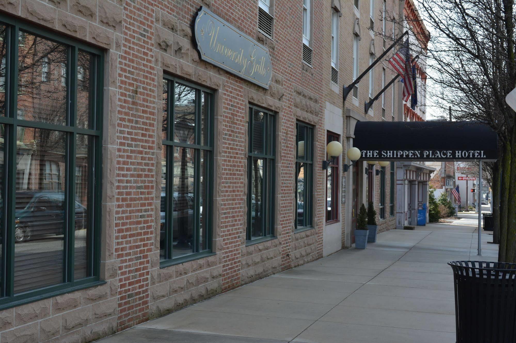 Clarion Hotel & Suites University-Shippensburg Buitenkant foto