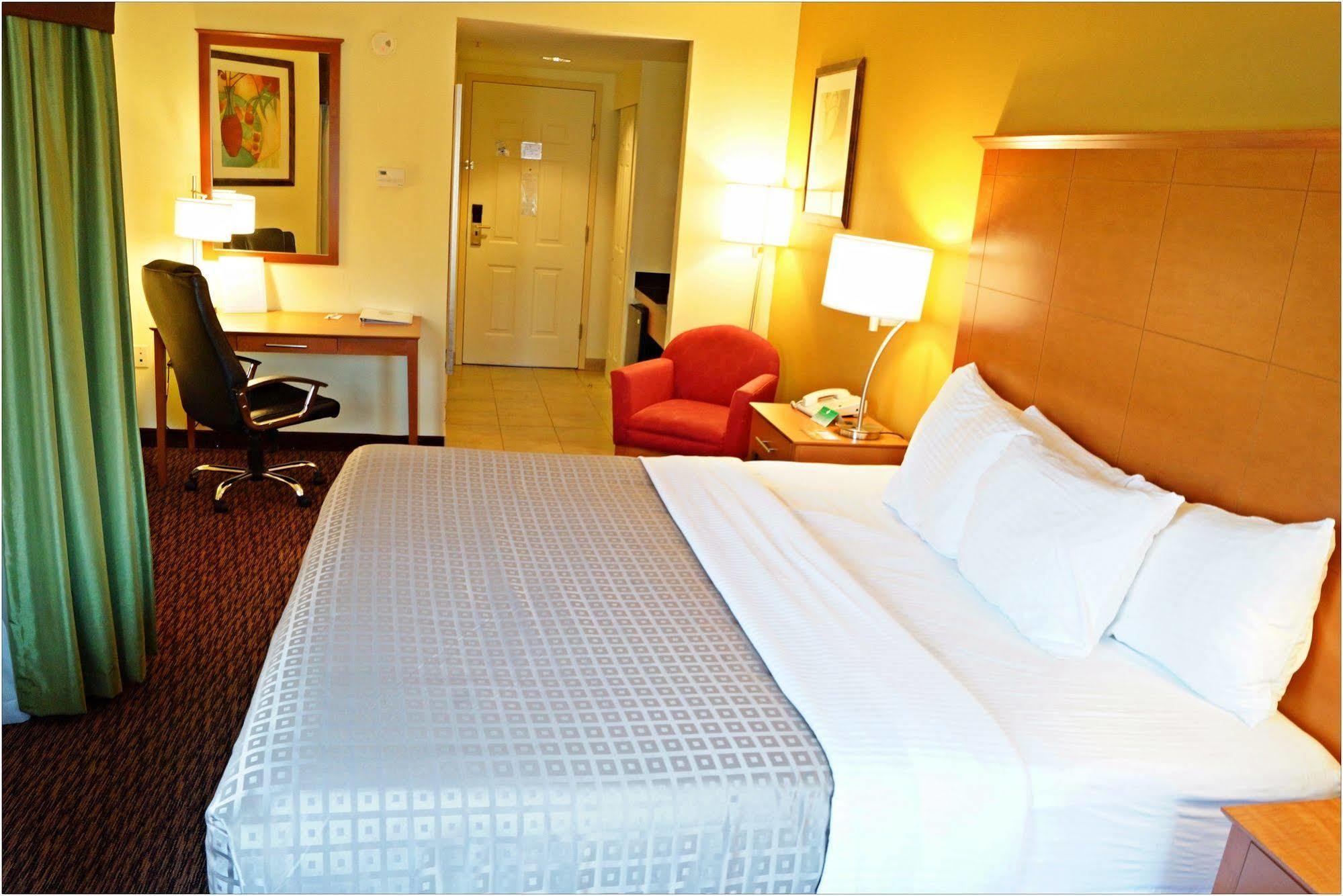 Clarion Hotel & Suites University-Shippensburg Buitenkant foto