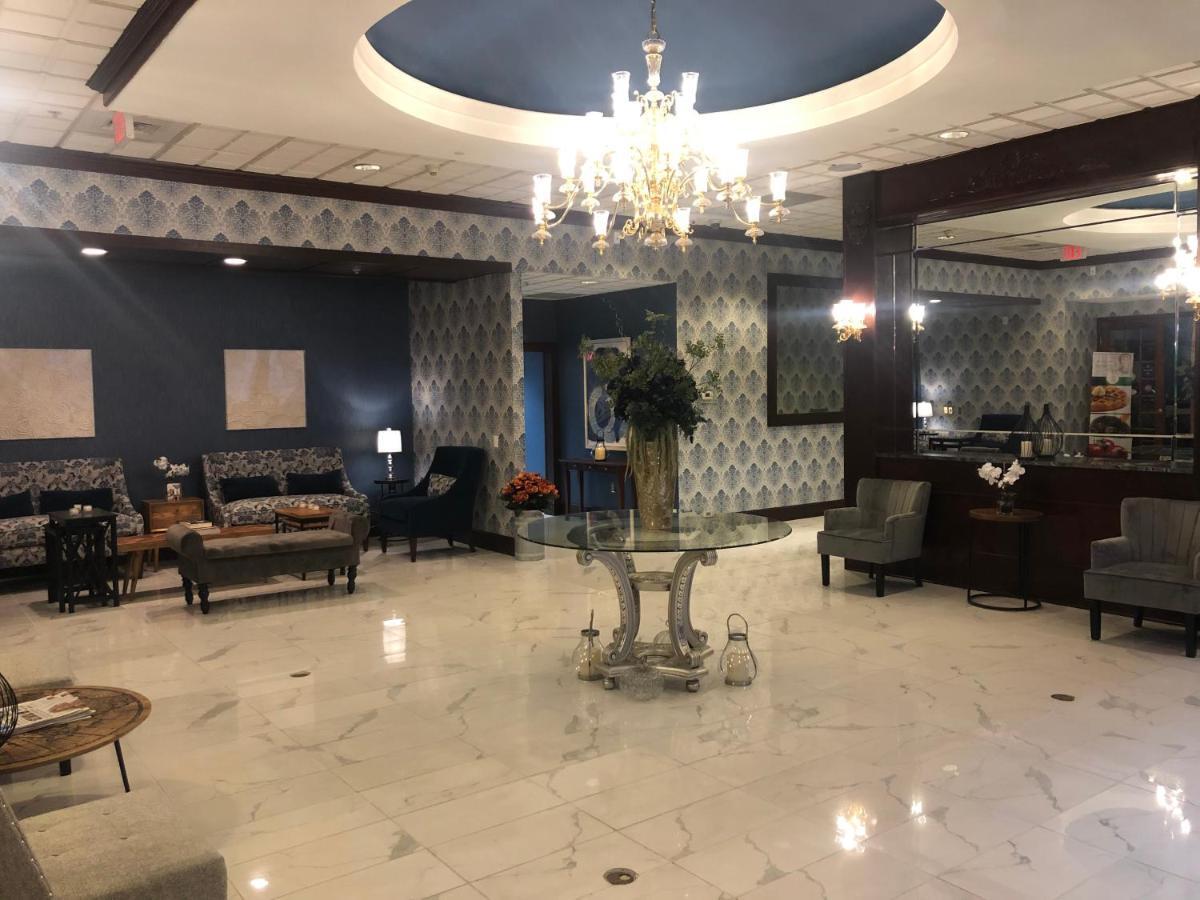 Clarion Hotel & Suites University-Shippensburg Buitenkant foto