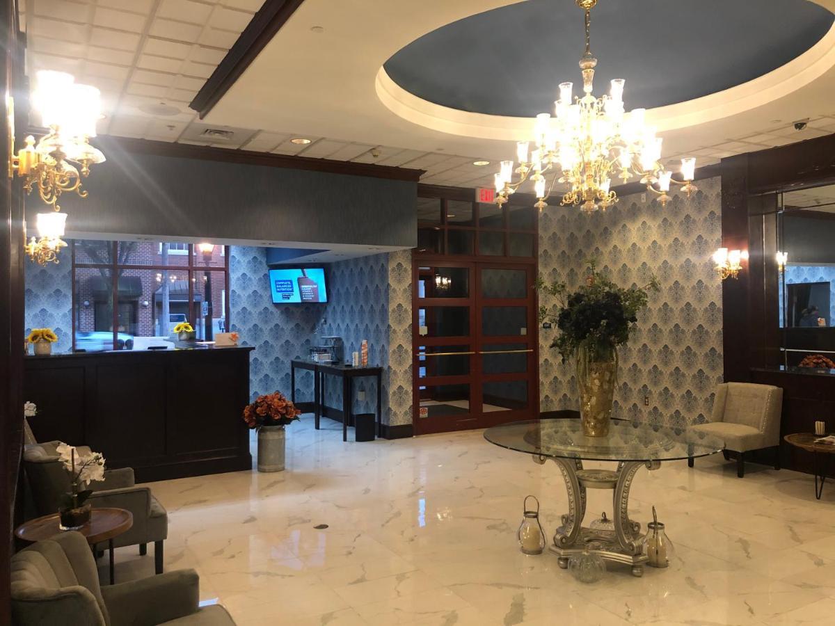 Clarion Hotel & Suites University-Shippensburg Buitenkant foto